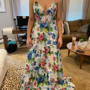 JOHNATHAN KAYNE COLLECTION 8041. Prom dress